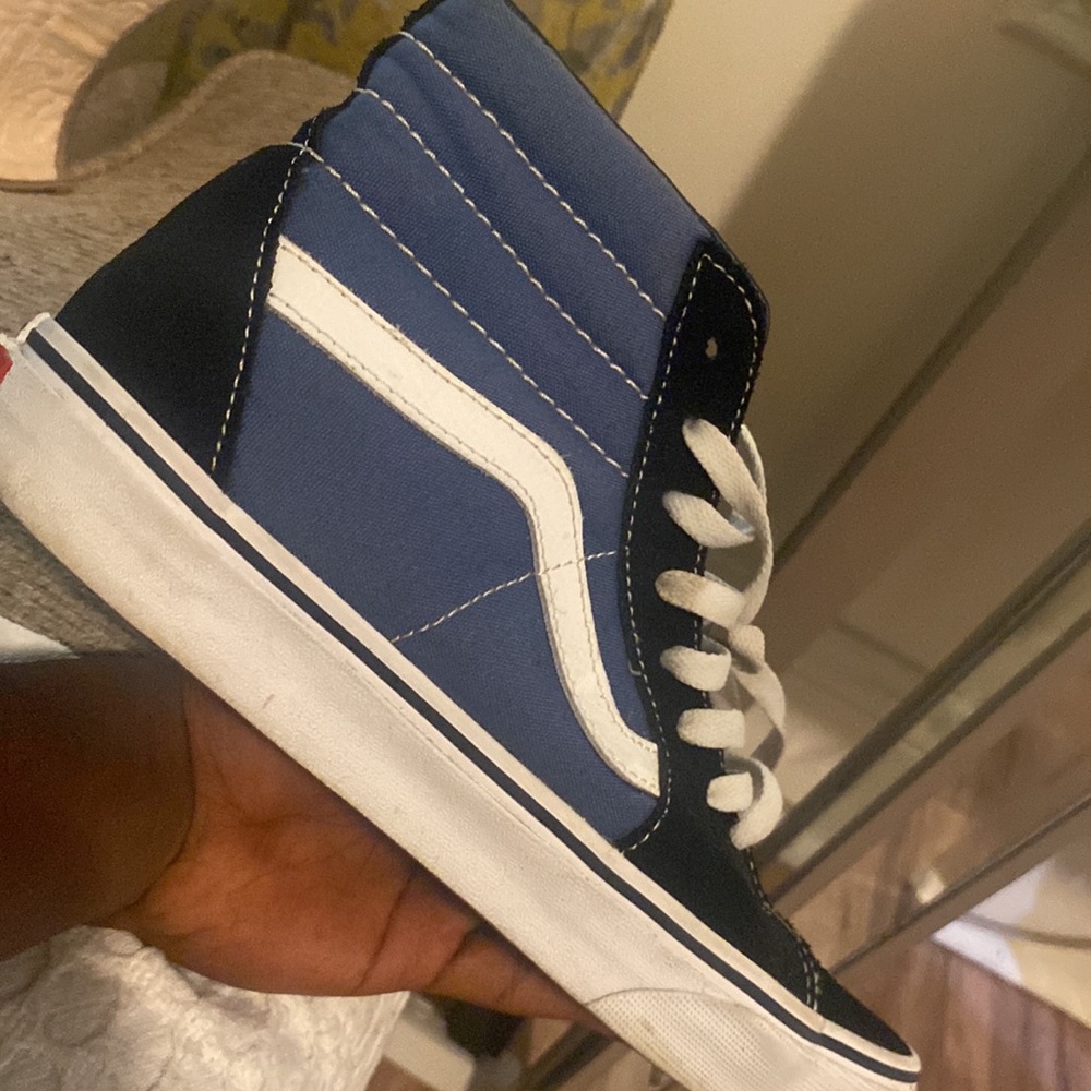 I’m selling a size 7.5 vans black and blue - Picture 2 of 2